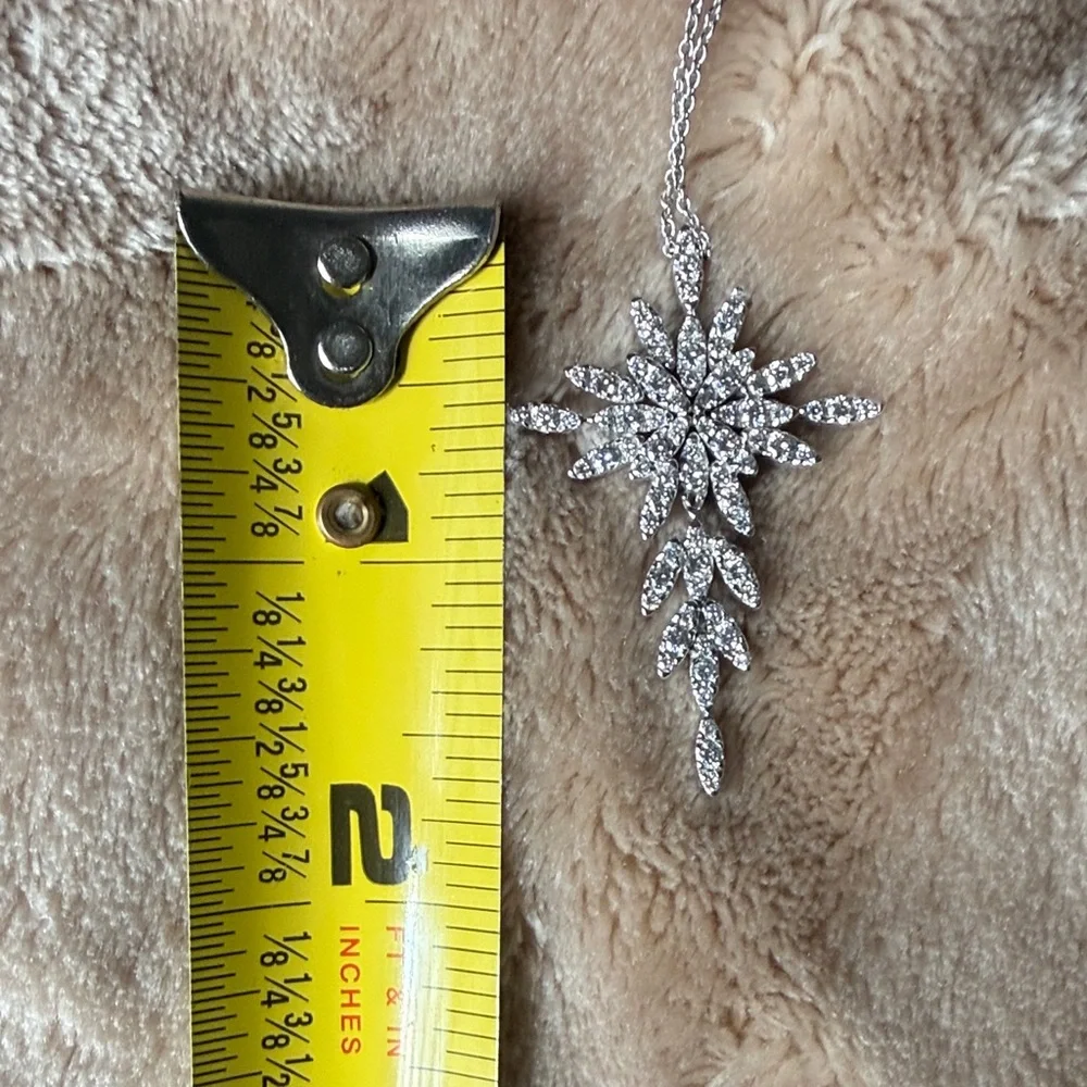 18 kt White Gold Snowflake/Cross Diamond Pendant Necklace - Picture 2 of 12